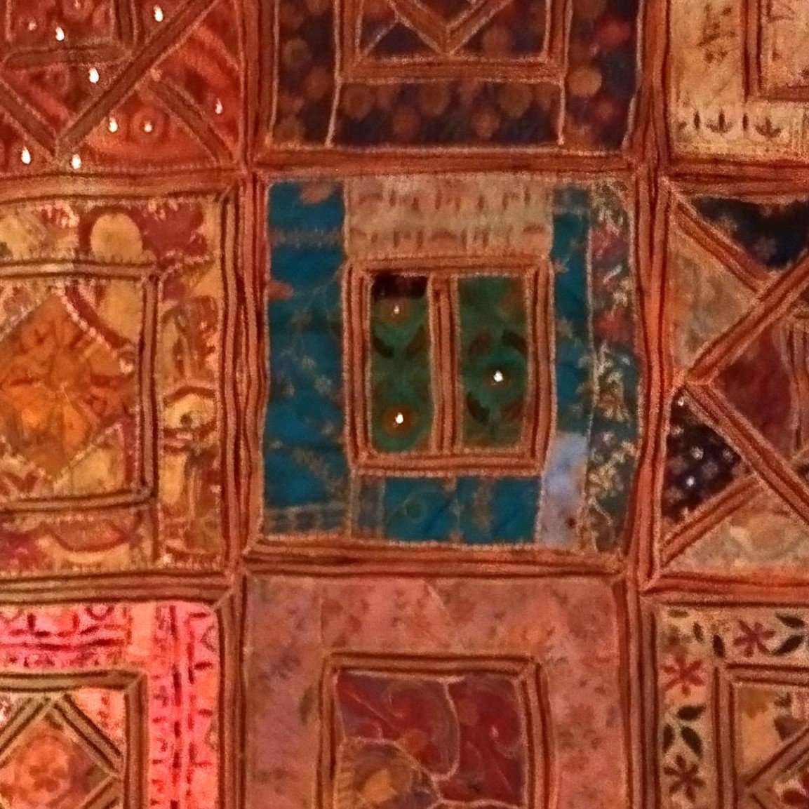 Tenture Indienne ancienne, 193 x 196 cm, Patchwork de tissus, d'époque XIXème, Inde Collection-photo-6