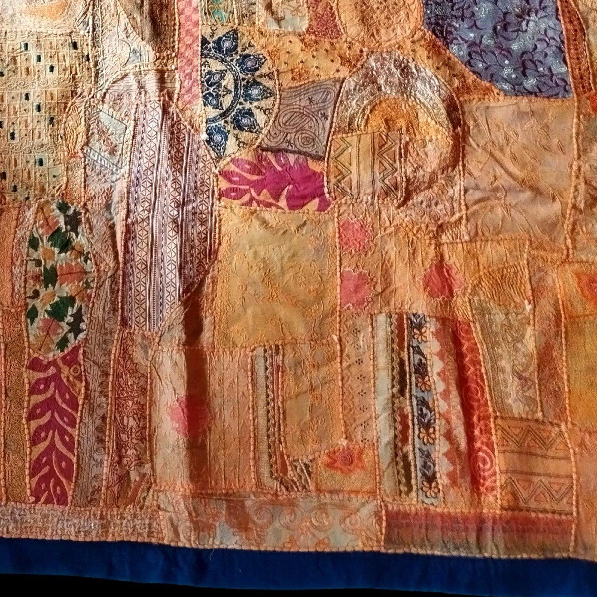 Broderie miroir ou Sheesha ancien, 198 x 241 cm, Gujarat, Inde , 1980, très bon état-photo-3