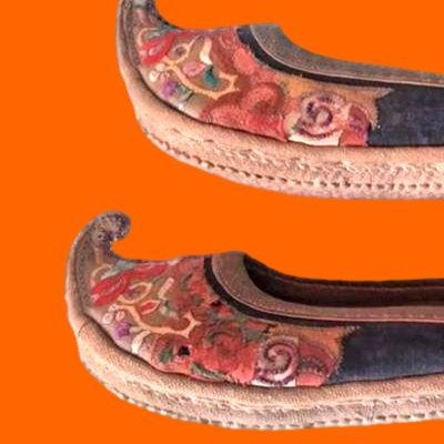 Pair Of Embroidered Linen Shoes, China, XIXth Century-photo-4