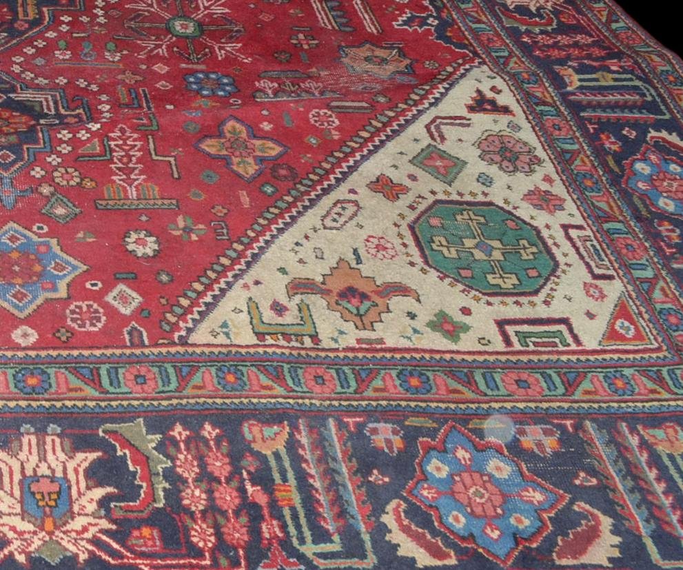 Tapis Persan, Région de Heriz, Iran, 302 cm x 400 cm, Laine nouée main, Vers 1980, En bon état-photo-4