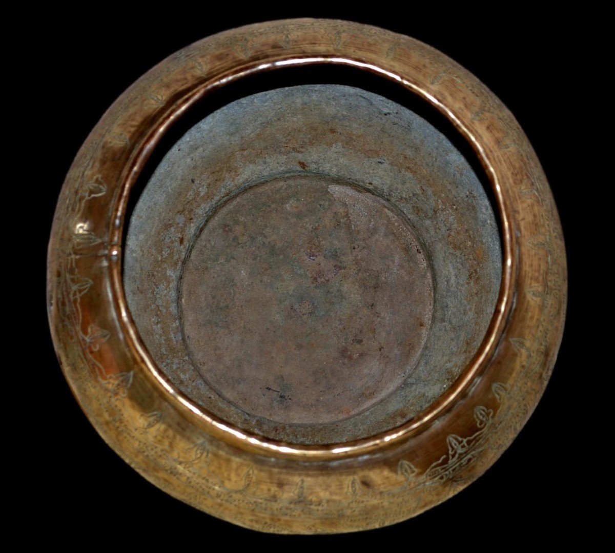 Old Basin, Middle East Chiseled With Three Cartridges And Three Mandorlas, 19th Century-photo-1