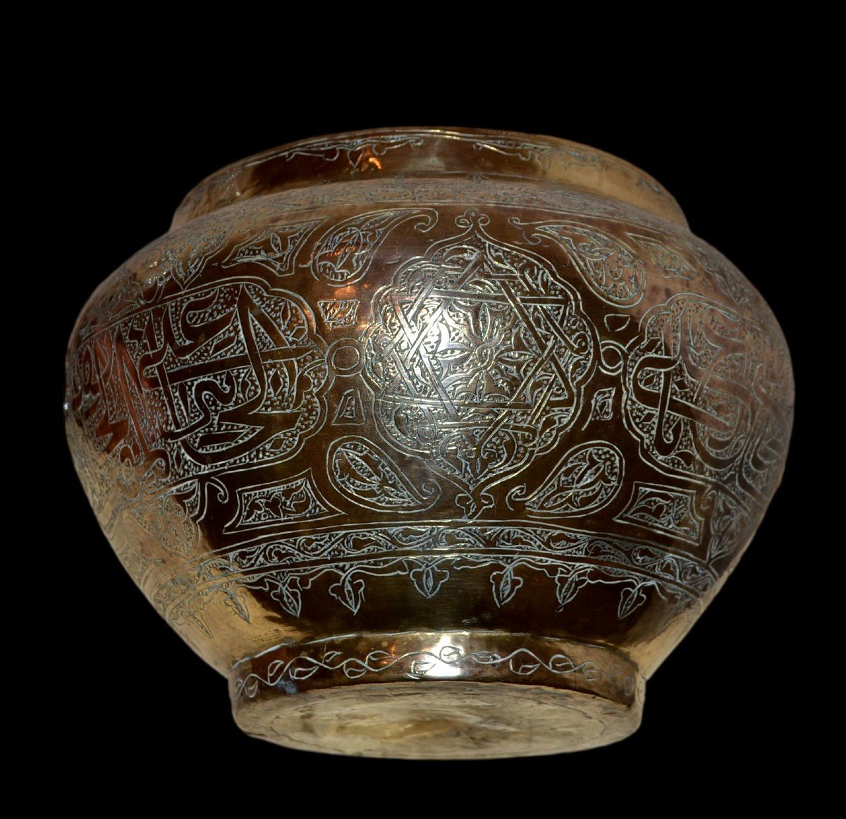 Old Basin, Middle East Chiseled With Three Cartridges And Three Mandorlas, 19th Century