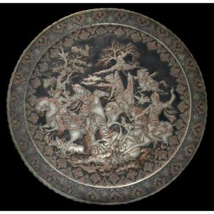 Kadjar Masterpiece, Tray 88 Cm, Chiseled Tinned Brass, Hunting Scene, Persia Late 19th Century