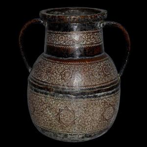Important vase persan à deux anses, bronze et cuivre ciselé, d'époque XIXème, en très bel état