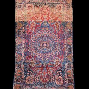 Tapis Kirman floral, 118 x 202 cm, laine nouée main en Perse, Iran, dynastie Kadjar, XIXème S