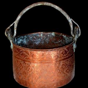 Red Copper Cauldron Chiseled With Plant Friezes, Algeria, 19th Century, Good Condition