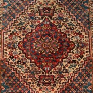 Tapis Bakhtiar ancien, 137 cm x 203 cm, laine nouée main en Perse, Iran, fin du XIXème siècle