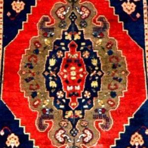 Tapis Kutaya ou Kutalaya ancien, 114 x 192 cm, laine sur laine nouée main sous l'Empire Ottoman