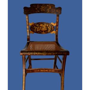 Quatre chaises peintes, cannées du milieu du XIXème siècle en très bon état