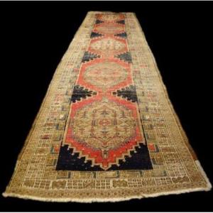 Old Sarab Gallery, 103 Cm X 455 Cm, Hand-knotted Wool, Persia, Late 19th Century