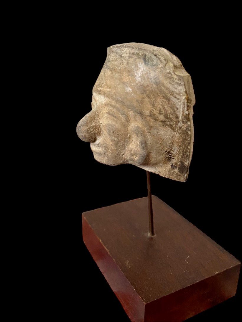 A Stone Head Of Tumaco-photo-4