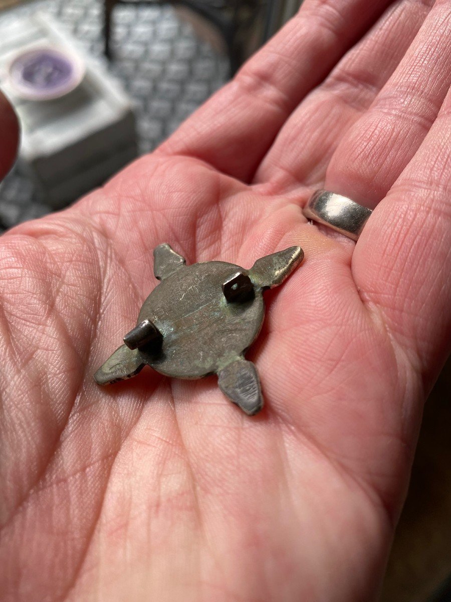 A Late Northern Roman Silver Brooch With Turtle Heads -photo-3