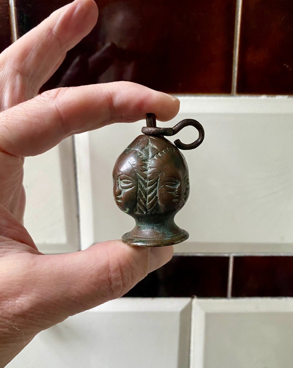 A 15th Century Sword Pommel With 4 Women's Faces-photo-3