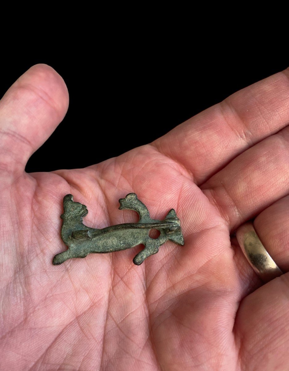 Une Broche Romaine De Monstre Marin à 2 Têtes En Bronze Et Email, 2e Siècle JC-photo-3