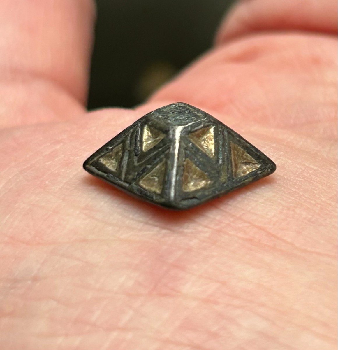 Une Monture D'épée Pyramidale en Argent Doré et Niello, 6ème Siècle Après JC-photo-3