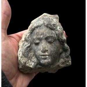 Un Fragment En Relief d'Une Tête De Femme, Vers 1500 