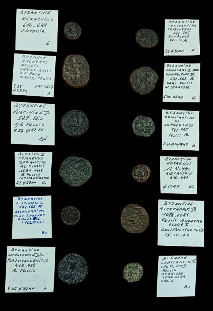 Collection De 12 Monnaies Byzantines - Bronze - Moyen âge - Ex Col. Sable - Numismatique