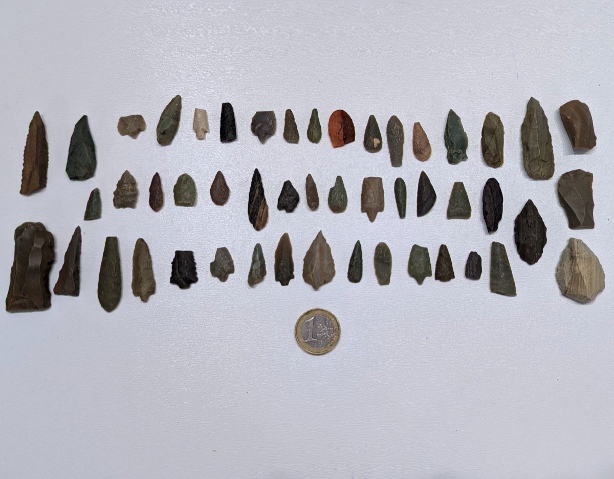 Lot Of 49 Neolithic Flint Tools - Sahara - Arrowheads - Cores - Archaeology-photo-1