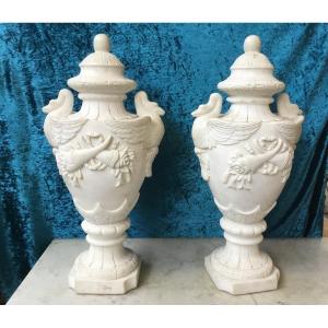 Paire de vases en marbre blanc