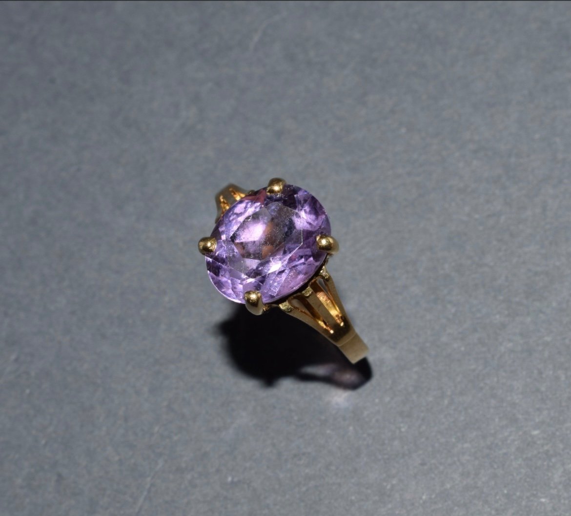 18k Yellow Gold And Amethyst Ring