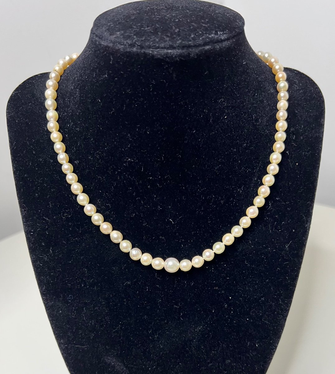 Necklace 69 Akoya Pearls Ball Clasp 18k Gold 41.5 Cm