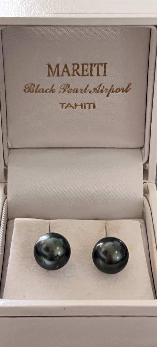 Pair Of Thai Pearl Earrings In 18k Gold Setting-photo-2