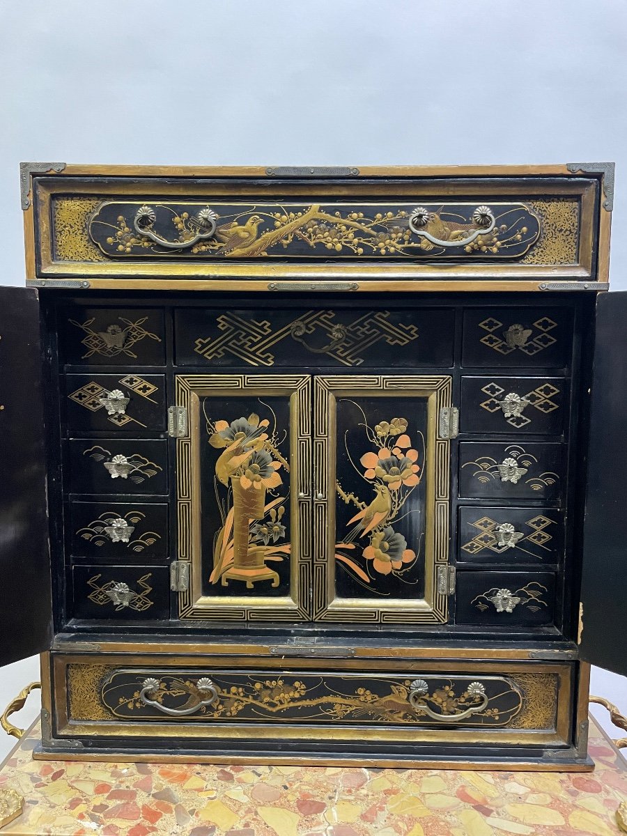 Japanese Lacquered Wood Cabinet-photo-3