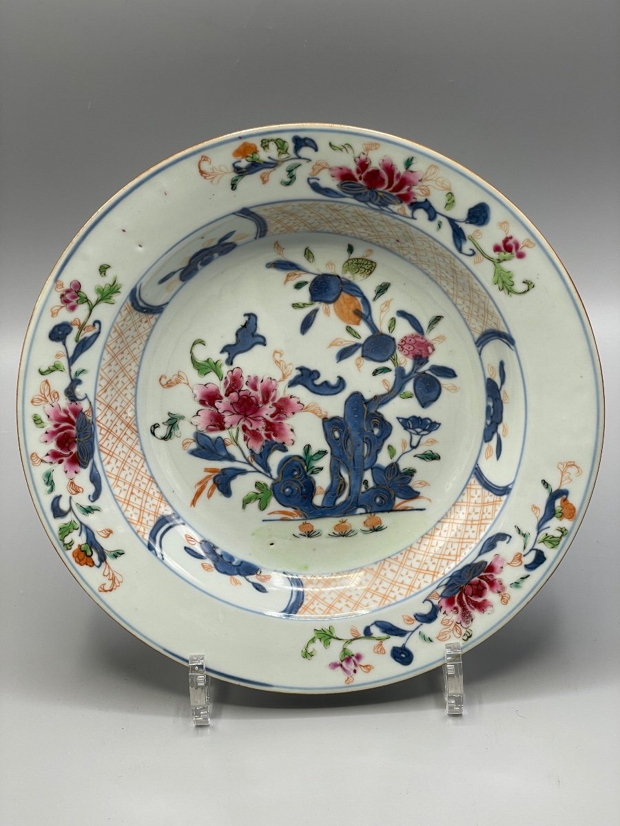 Série De Trois Assiettes Creuses En Porcelaine De Chine De La Famille Rose-photo-2