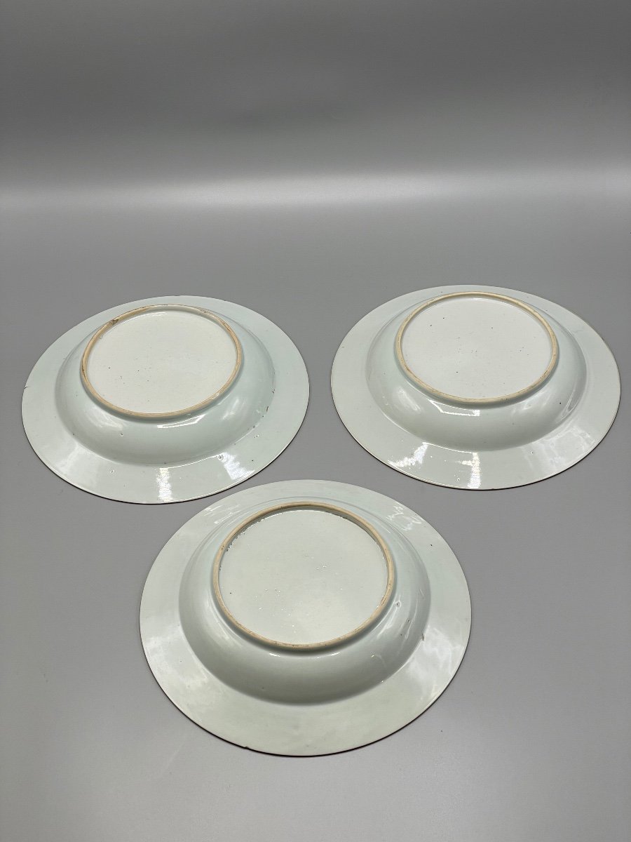 Série De Trois Assiettes Creuses En Porcelaine De Chine De La Famille Rose-photo-4