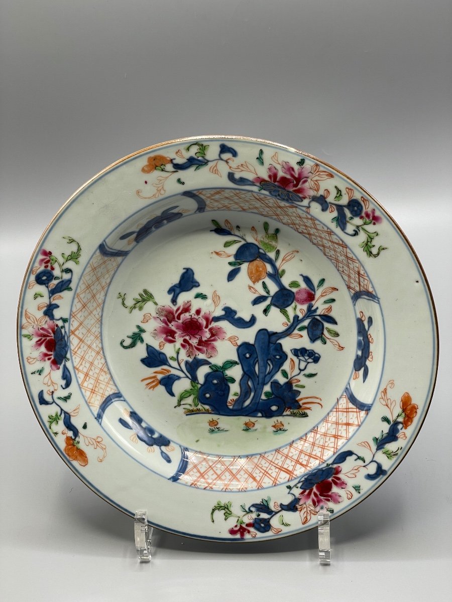 Série De Trois Assiettes Creuses En Porcelaine De Chine De La Famille Rose-photo-1