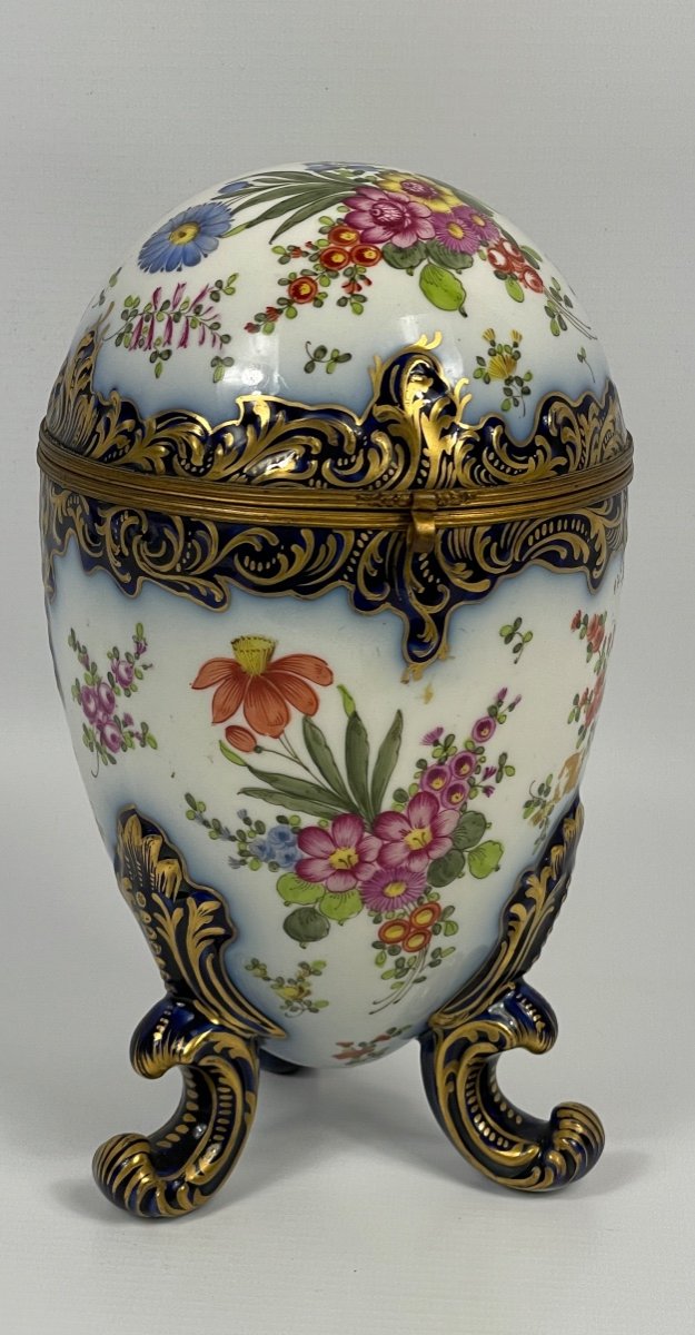 “egg” Box In Painted Porcelain Manufacture De Meissen