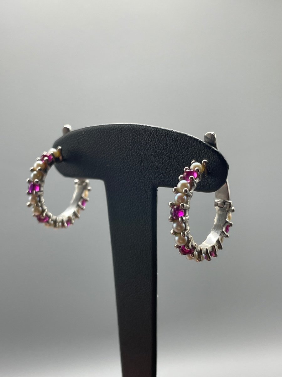 Paire De Boucles D’oreille Or, Rubis Et Perles