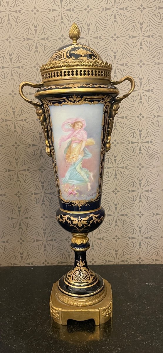 Paire De Vase En Porcelaine Bleu De Sèvres XIX Siècle -photo-3