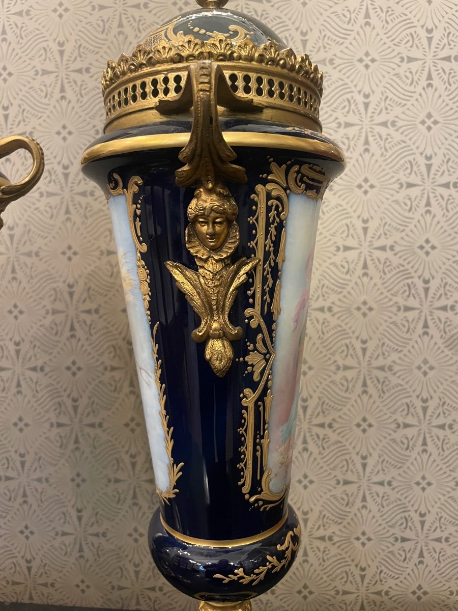 Paire De Vase En Porcelaine Bleu De Sèvres XIX Siècle -photo-5