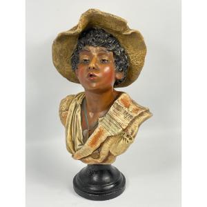 Jeune Homme Au Chapeau Sculpture Polychrome 