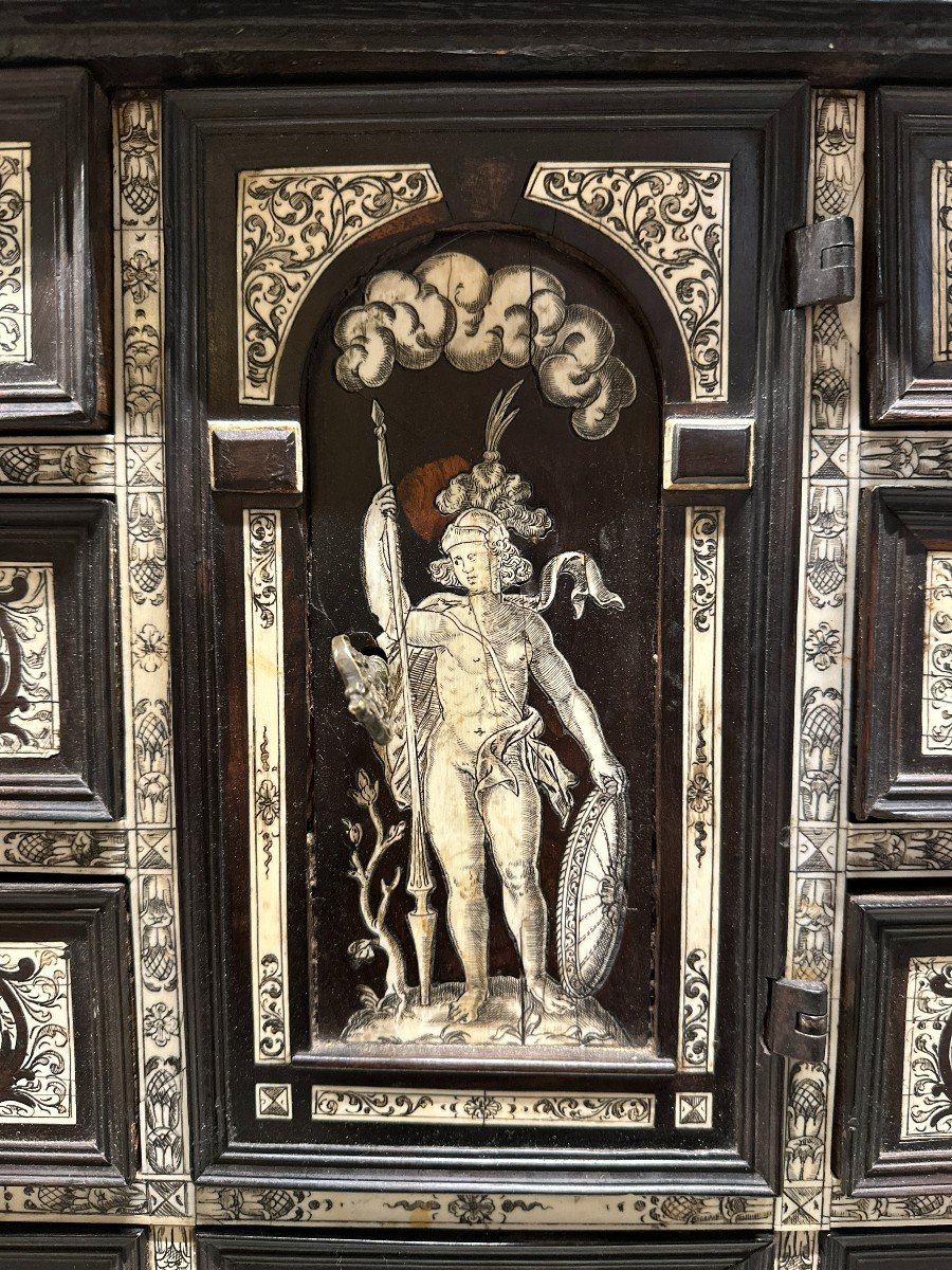 18th Century Italian Cabinet In Ebony And Ivory Marquetry-photo-2