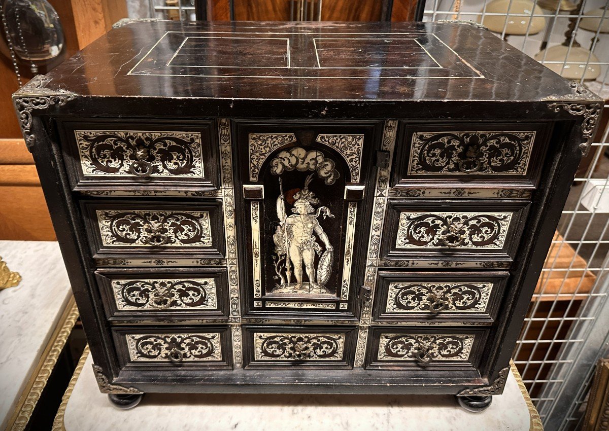 18th Century Italian Cabinet In Ebony And Ivory Marquetry-photo-1