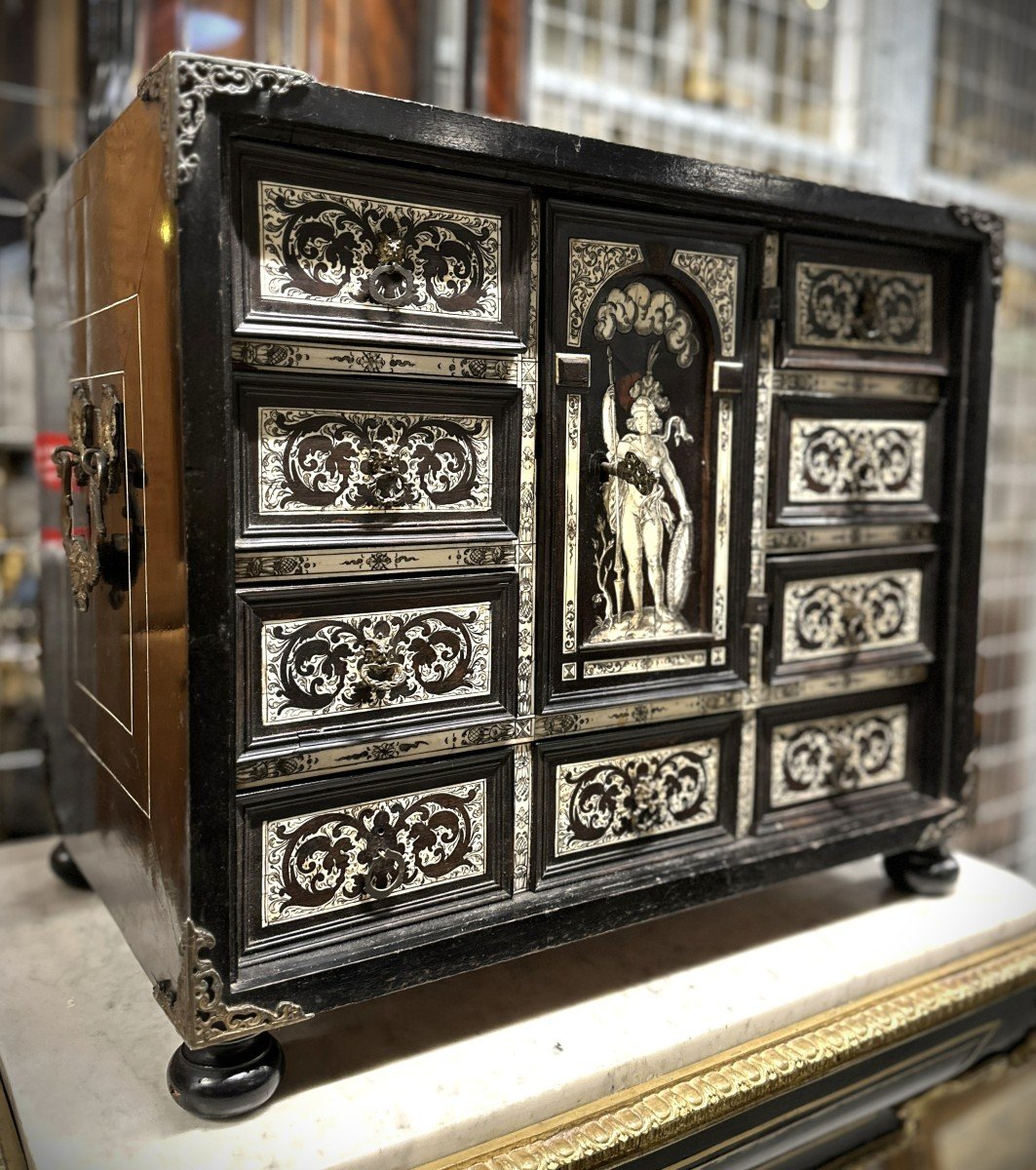 18th Century Italian Cabinet In Ebony And Ivory Marquetry-photo-5