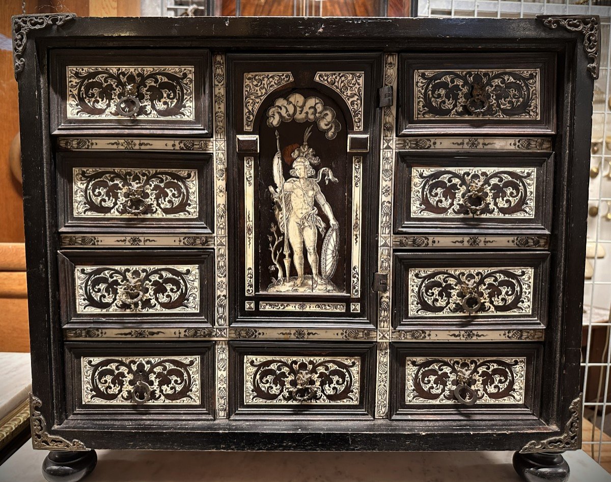 18th Century Italian Cabinet In Ebony And Ivory Marquetry