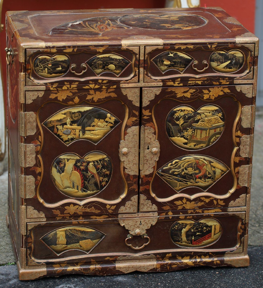 Japan Edo Period, Small Lacquer Cabinet.-photo-4