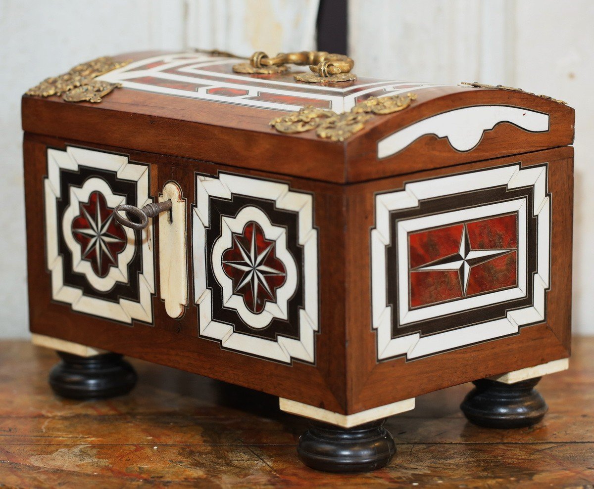 Small Louis XIV Period Box In Wood Marquetry, Tortoiseshell Ivory, Decorated With Gilded Bronzes.