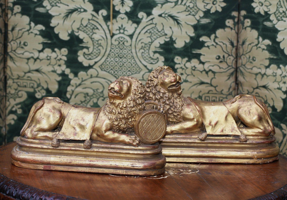 Italy, 17th Century, Pair Of Heraldic Lions In Gilded And Carved Wood-photo-2