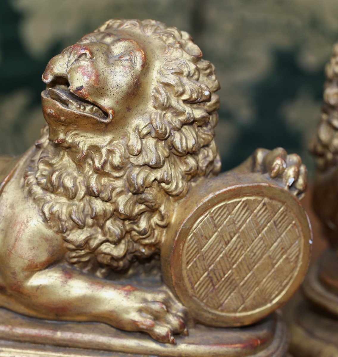 Italy, 17th Century, Pair Of Heraldic Lions In Gilded And Carved Wood-photo-1