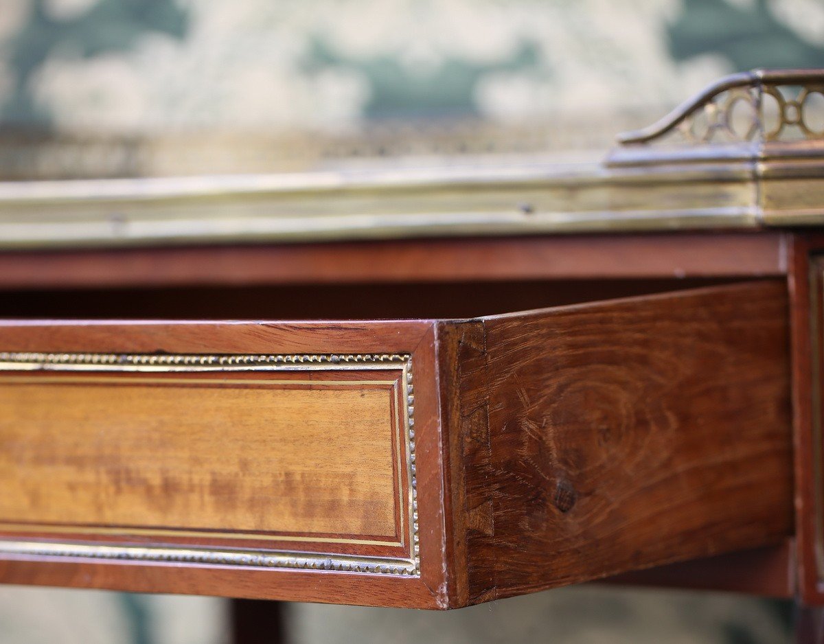 Pair Of Late 18th-early 19th Century Coffee Tables In Lemon Wood Veneer And Mahogany-photo-2