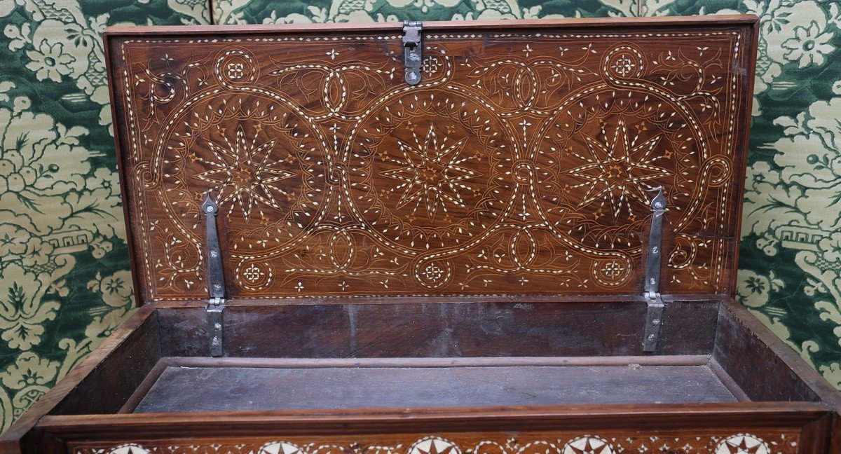 Cabinet Barguenio Mudejar, Aragone XVIème, En Noyer Incrusté d'Os -photo-2