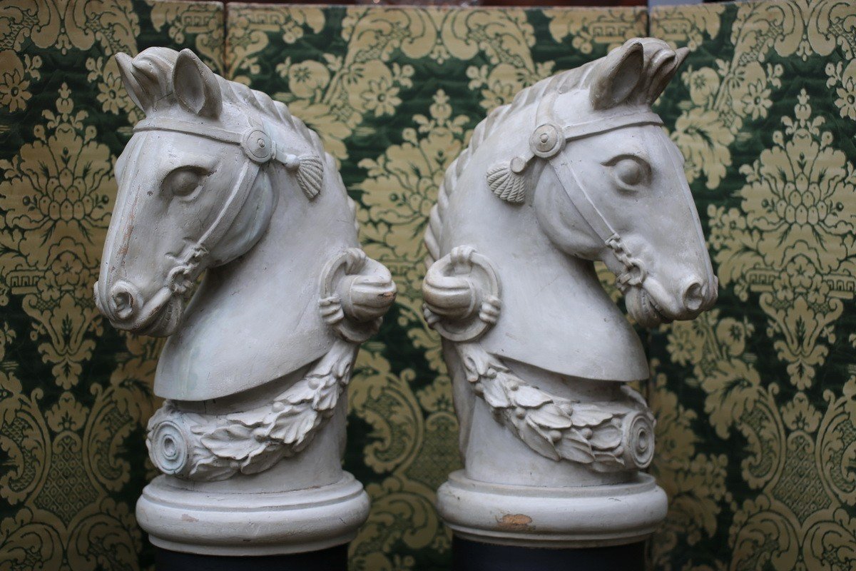 France Late 19th Century Pair Of Grey Lacquered Carved Wooden Horse Heads For Stable Stall-photo-2