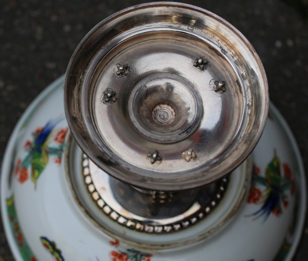 Odiot à Paris, Paire De Coupes En Porcelaine Chine Famille Verte Cerclées Argent .-photo-2