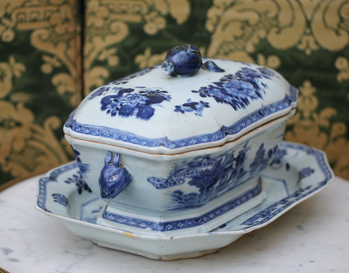 China XVIII Dynasty King Covered Terrine Porcelain White Blue Cie Des Indes.