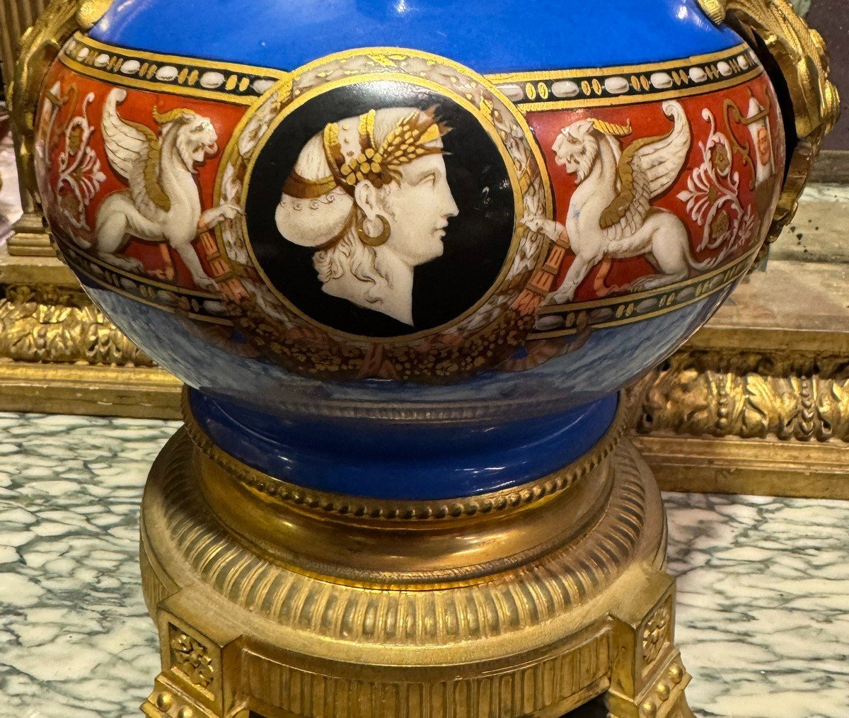 Paire De Vases De Style Neoclassique En Porcelaine Et Bronze-photo-4