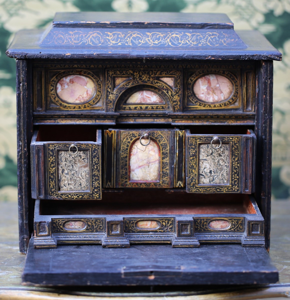 Venice, Late 16th Century, Small Cabinet In Lacquered Wood With Gold Interlacing.-photo-4